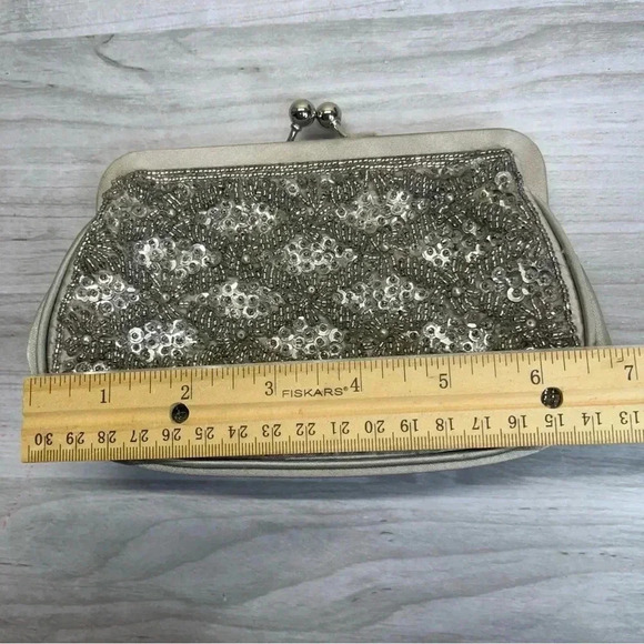 Valerie Stevens Vintage Silver Beaded Sequins Kisslock Small Clutch Purse - Picture 9 of 15
